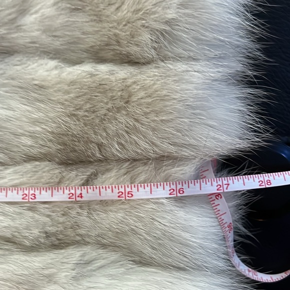 Saga Fox Fur Wite Gray Medium - Picture 11 of 11
